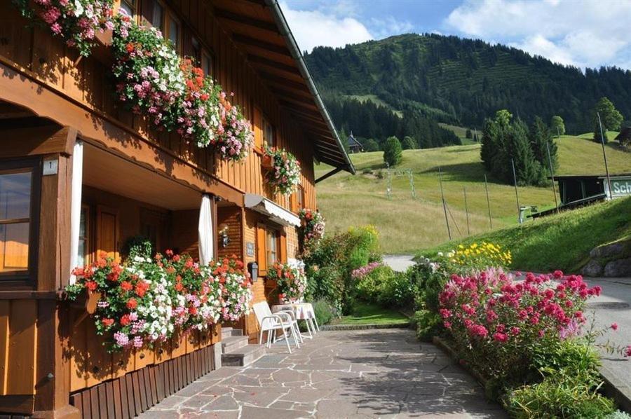Das Bergfried - Urlaub Zentral Und Ruhig! Apartment Riezlern Exterior photo